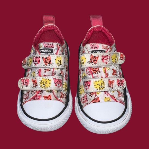 Infant Girls' Converse Chuck Taylor All Star Jungle Cat Print 2V Sneakers Size 3 - Picture 2 of 6
